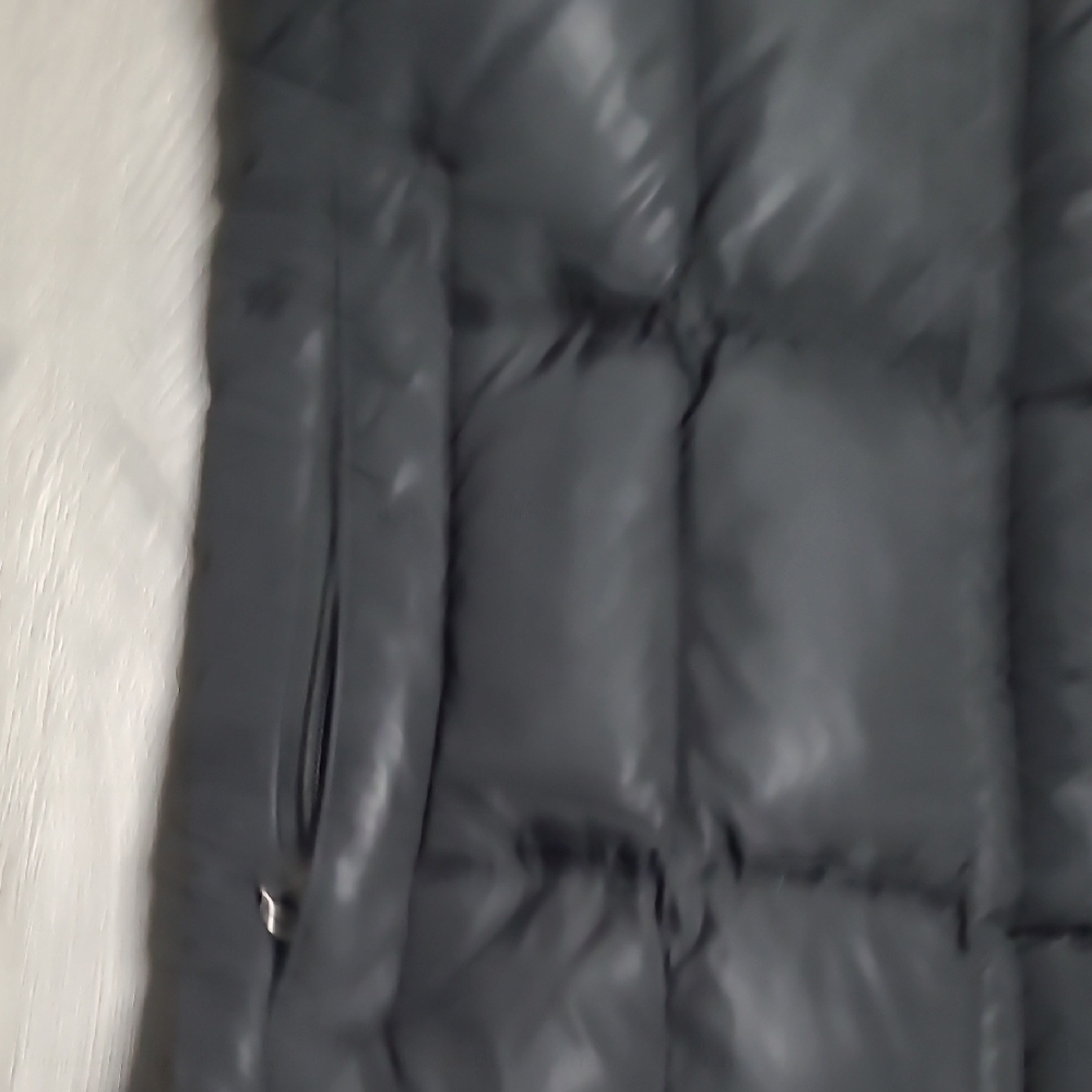 The North Face Women's Dark Puffer Jacket - Picture 9 of 16